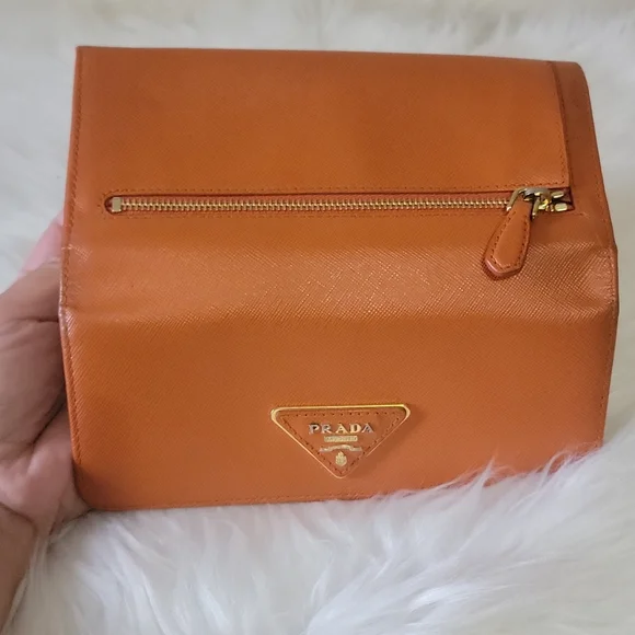 PRADA - Picture 3 of 16